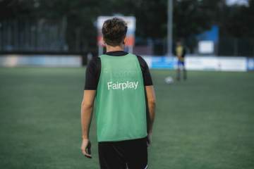 FIFA回应巴洛贡停赛争议称参考C罗案例（配图示意）